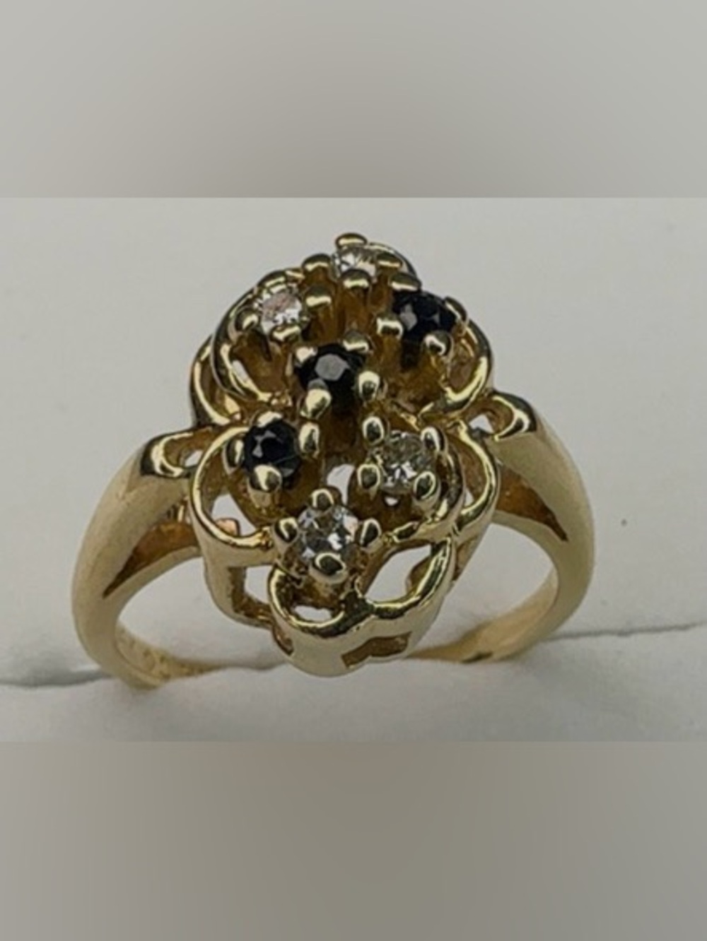 14k Gold Beautiful Cluster Ring with Sapphires & Diamonds Size 5.5